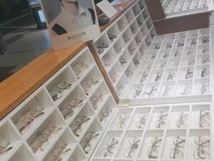 -MiRi眼镜连锁·蔡司·尼康控优点合作店(莘庄店)