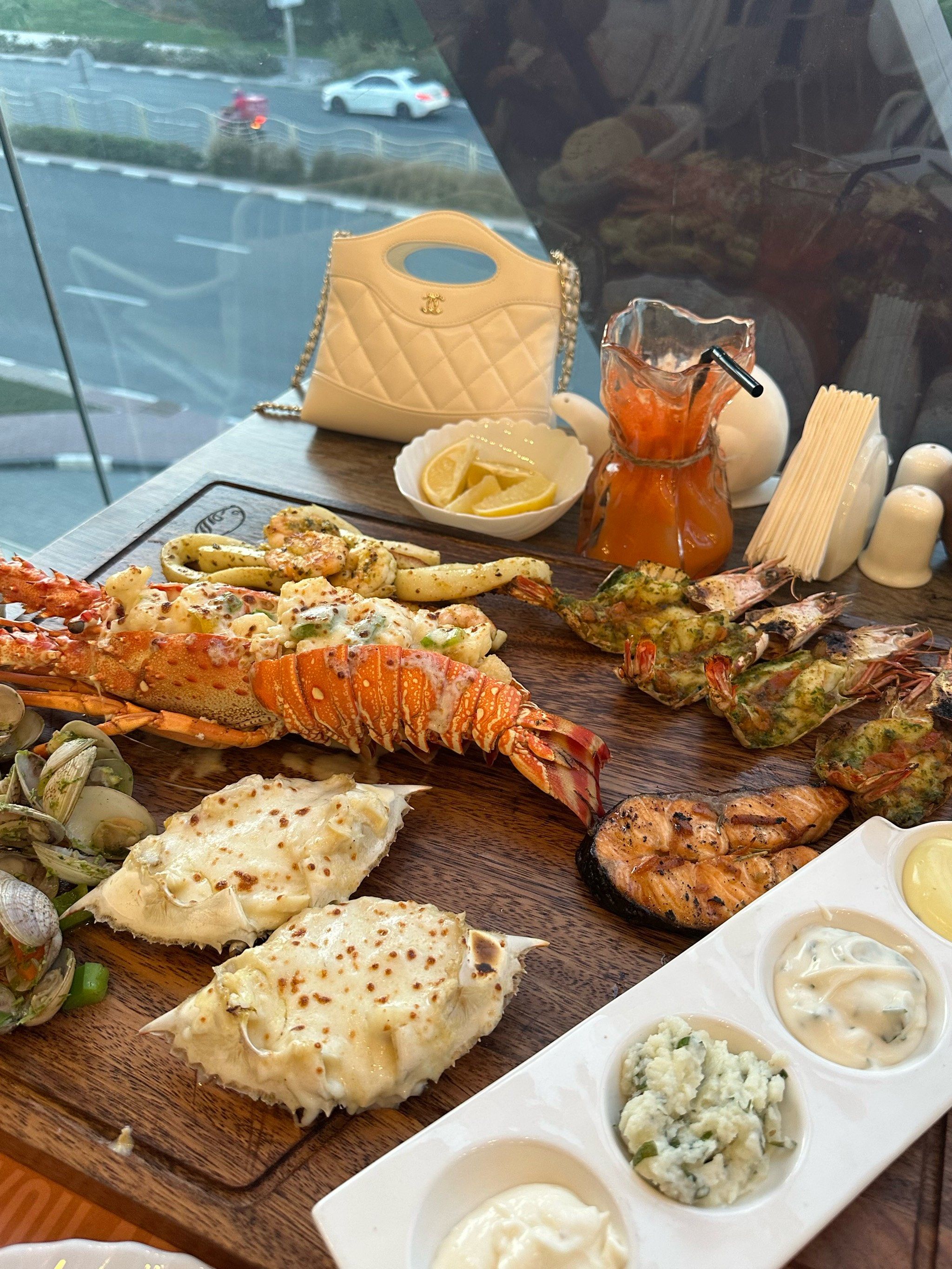 迪拜帆船酒店旁的美味海鲜大餐🦞
