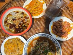 -爆炸头阿姨小四川正宗川味小吃(无任何分店)