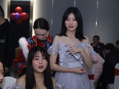 -南京悦客假日酒店