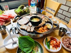 -江南猪肉商会无限续吃(弘大店)