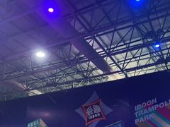 -爱蹦iBOON蹦床运动馆(江汉店)