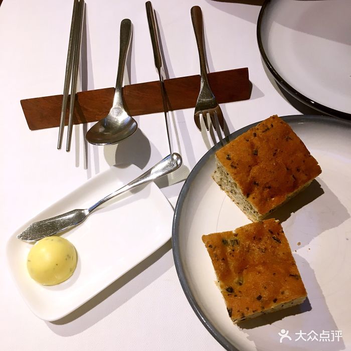 藏红花西餐厅-餐前面包配鸡肝酱-菜-餐前面包配鸡肝酱图片-北京美食