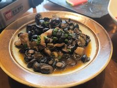 -头上红煨盐鸡·非遗院子餐厅