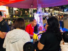 -詹爷爷乌节路街头冰淇淋