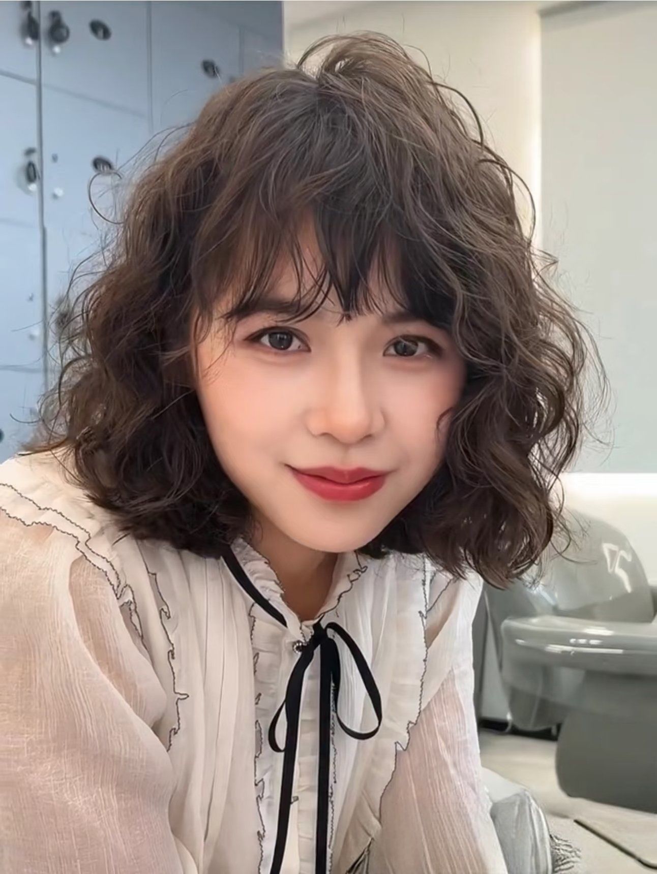 中短发尴尬期必备烫发,蓬松慵懒的卷发很好