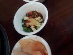 2碟配料&nbsp;和&nbsp;1碟自费小菜萝卜&nbsp;好吃-阿婉贵州苗家酸汤鱼(梅林店)