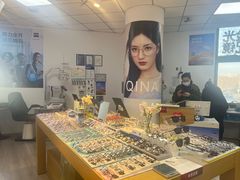 -天空之镜眼镜店蔡司依视路配镜授权零售店(望京颐堤港店)