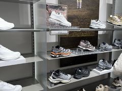 -SALOMON萨洛蒙(长沙国金街店)