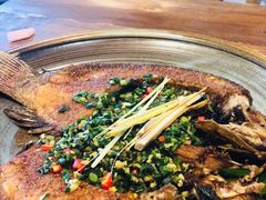 香茅草烤罗非鱼-滇越乘象云南餐厅(次渠店)