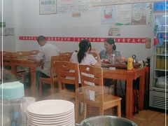 大堂-正宗普宁豆干坊·洪记砂锅粥(红领巾路店)