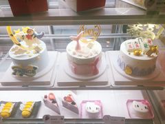 蛋糕橱窗-BreadTalk面包新语·烘焙蛋糕(高德置地春广场店)