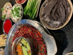 -洞亭火锅(防空洞总店)