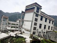 -四川汶川特大地震漩口中学遗址