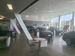 -上海永达奥诚奥迪4S店(申江路店)
