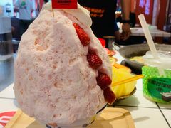 草莓雪顶牛奶刨冰-陆依萍重庆火锅商行(龙湖时代天街店)