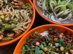 -玲玲米粉·新疆现炒米粉(大十字总店)
