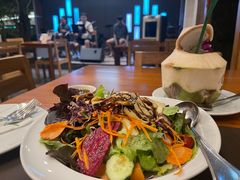 -Chom Cafe and Restaurant
