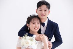 -雪中彩影婚纱摄影·微光艺术中心