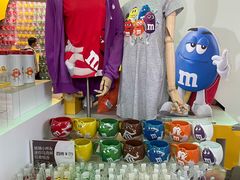 -m豆巧克力世界(上海世茂广场店)