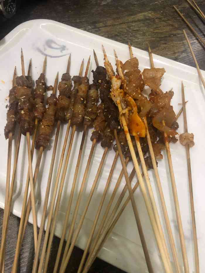 上上签烧烤-"周末朋友们一起出来撸串,在他家小区附近随.