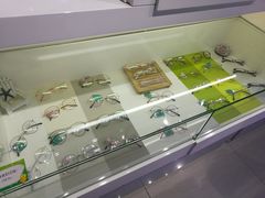 -提一眼镜·蔡司·依视路(小寨店)