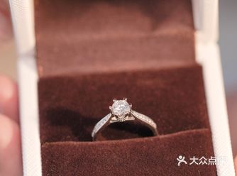 时光   爱·时光为证 戒托底部采用360°旋转钻扣