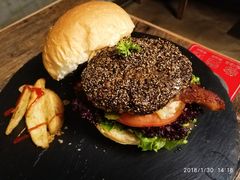 -HIGH FIVE哈福手工汉堡(桂林路店)