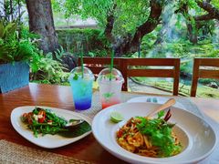 -Chom Cafe and Restaurant