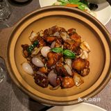 决定来青年餐厅了，定了两桌，服务人员的态度非常好