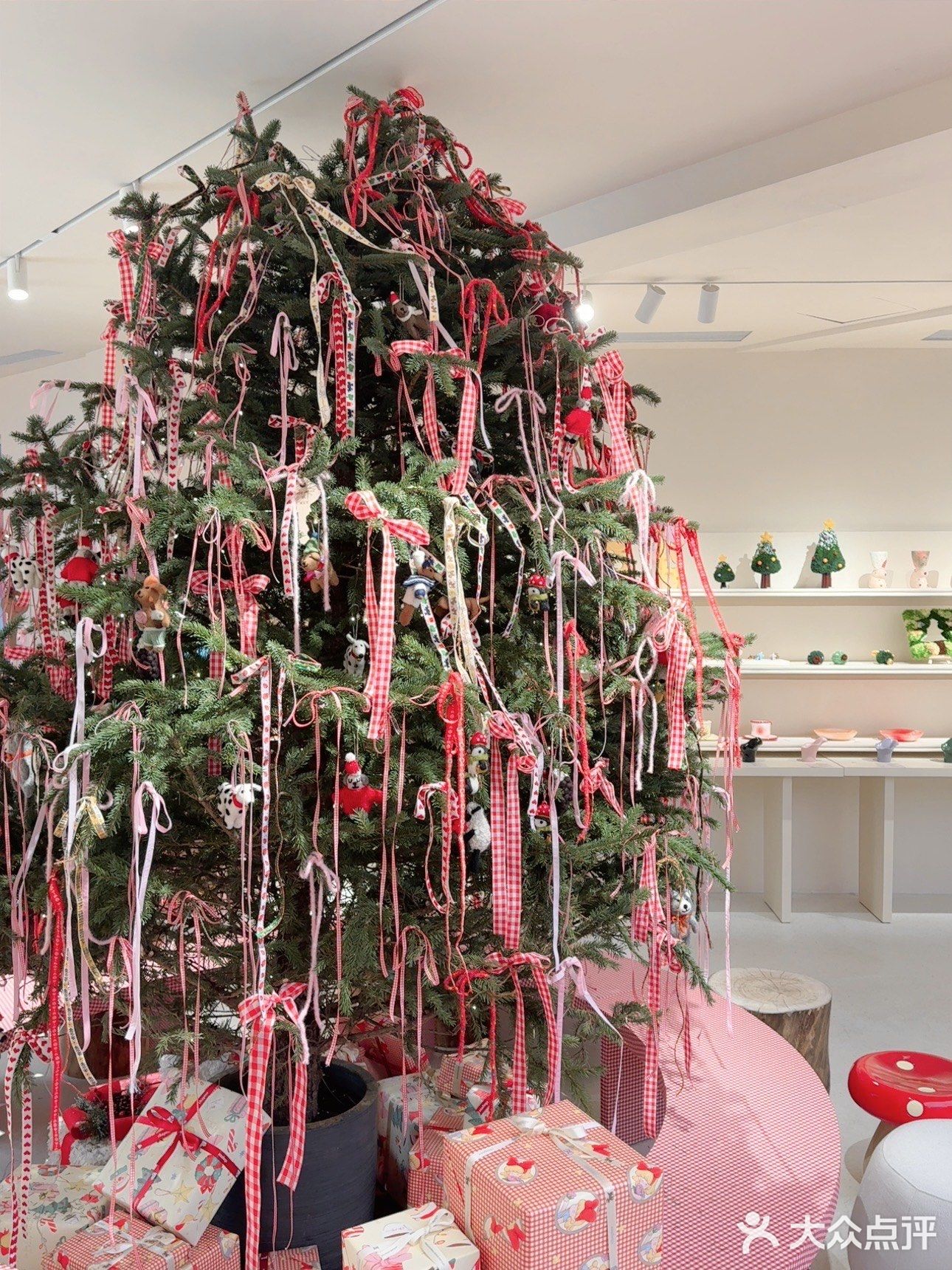 上海圣诞季🎄蝴蝶结圣诞树咖啡店✔️