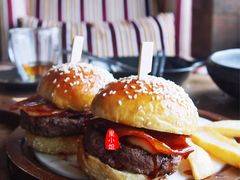 安格斯牛肉迷你汉堡-FLAIR顶层餐厅酒吧(浦东丽思卡尔顿酒店)