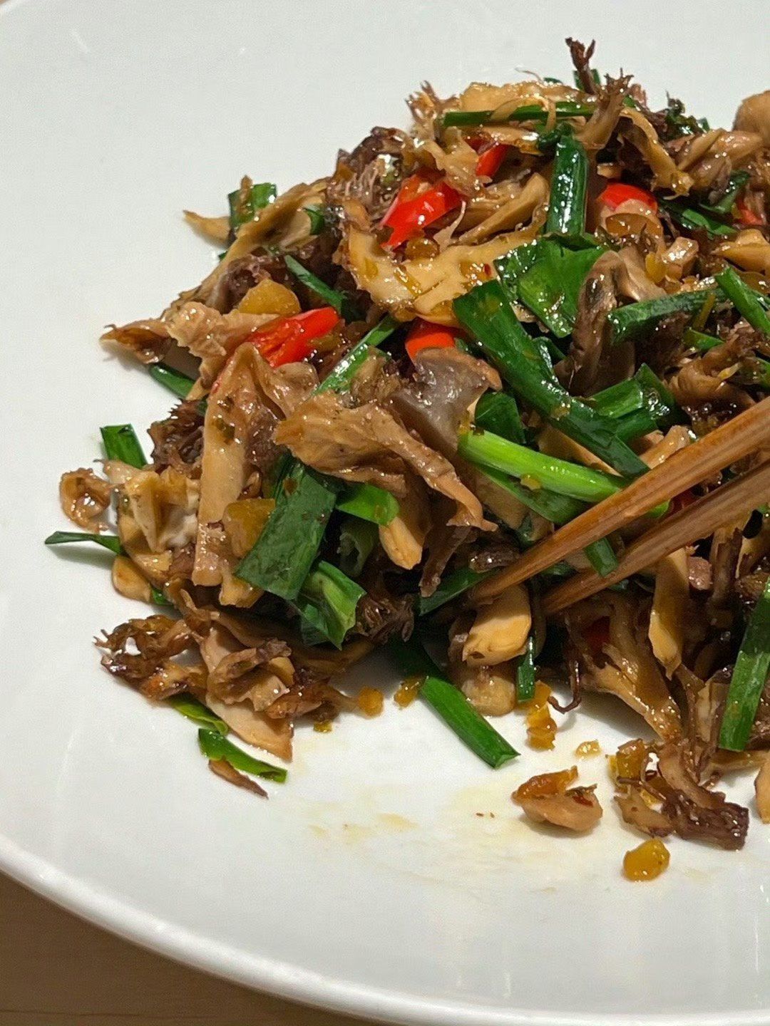 不油版的学军盛记,贵了点但确实很香
一坐一忘的这个傣味香辣珊瑚菌