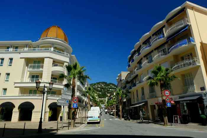 滨海自由城-"尼斯100路可以沿海走着看一个个bay的."-大众点评移动版