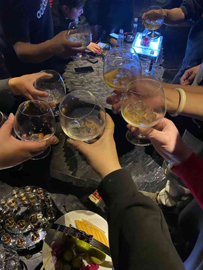 linx61ktv61club-"昨天老弟生日定了个大包房,人生第一次来.