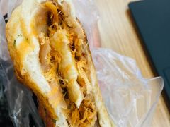 芋泥肉松面包-野上麦田(中贸广场店)