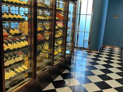 面包甜点陈列柜-红门金汤·港式火锅(英皇集团中心店)