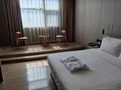 -西安大雁塔科技大学地铁站亚朵酒店