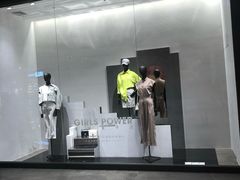 -URBAN REVIVO(上海中庚漫游城店)