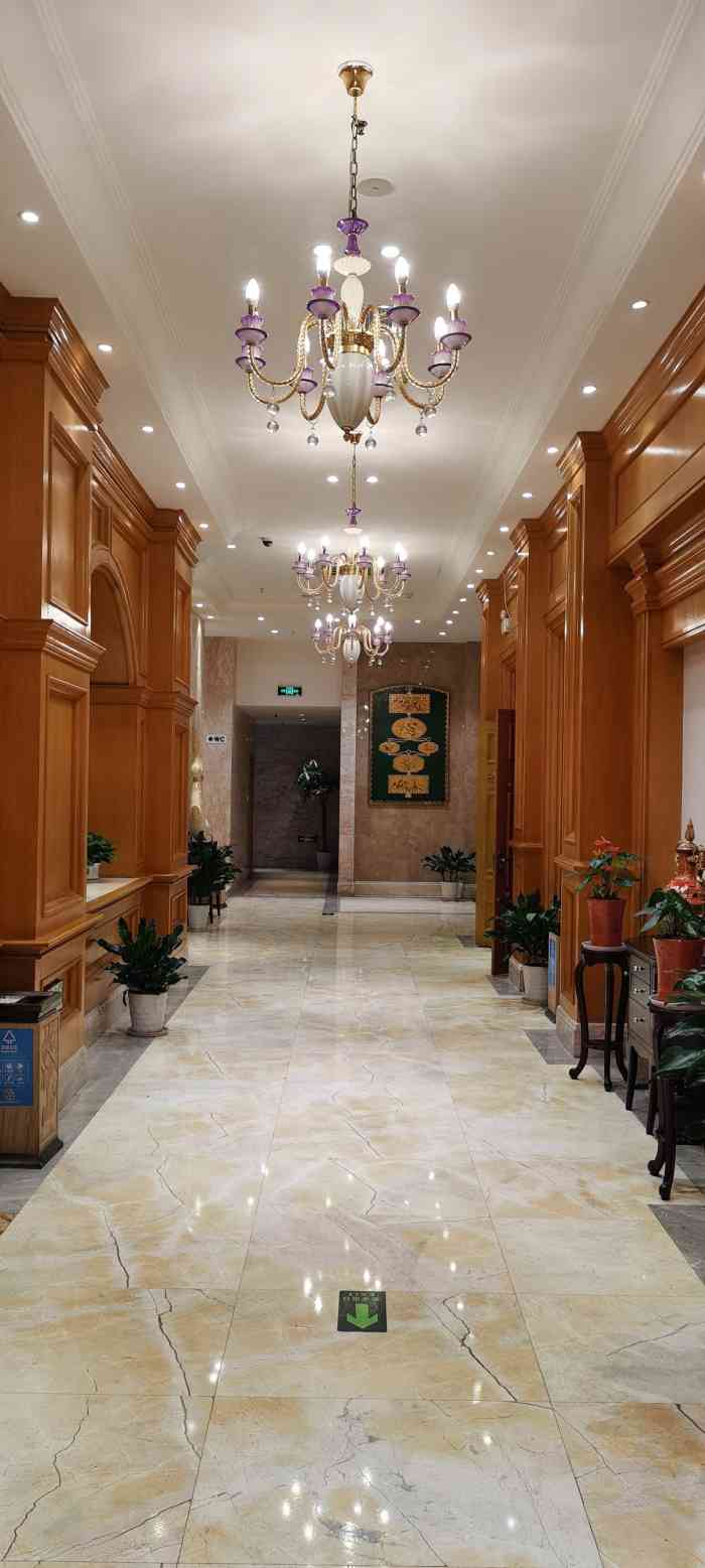 朗庭别苑(新区店)-"这家店真的让我大开眼界了昨天闺蜜乔迁之.