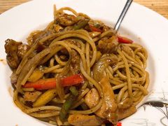 黑椒汁鸡腿炒意面-花腰餐吧Bistro烧烤 傣味(传媒大学店)