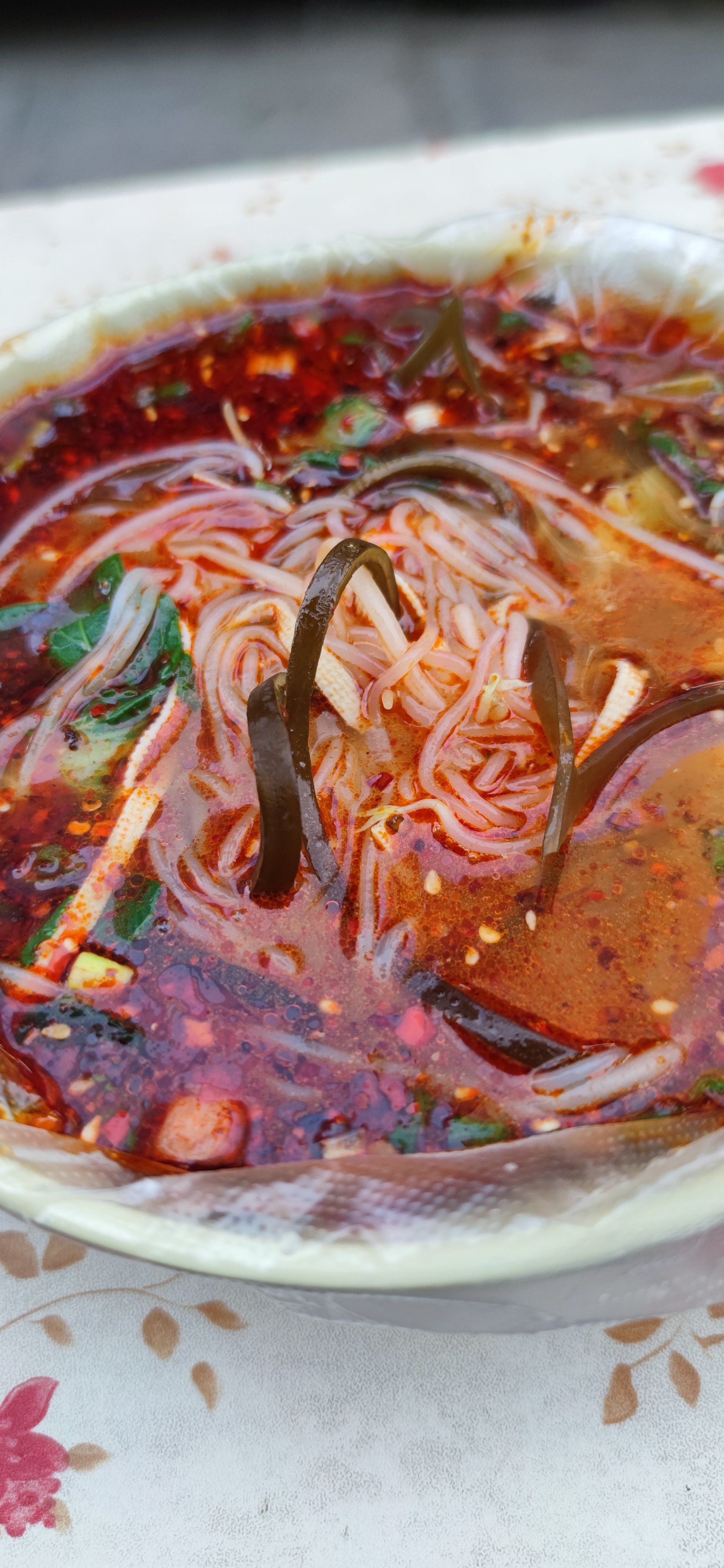 红油米线麻麻辣辣