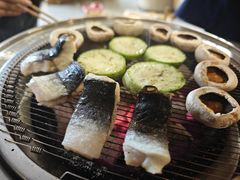 -围炉肉舍•炭烤活鳗•丹东海鲜烤肉(步行街店)