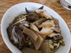 -松树干拌面店