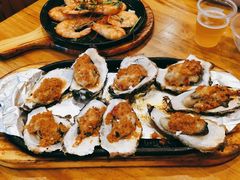 蒜蓉烤生蚝-老东镇啤酒屋海鲜加工·蒸汽海鲜·海鲜烧烤(台东店)