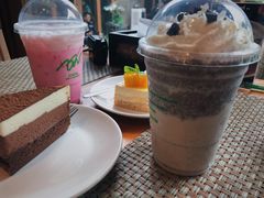 -Chom Cafe and Restaurant