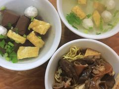 -松树干拌面店