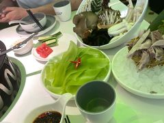 菌类拼盘-洪氏嗨捞·广东猪肚鸡·椰子鸡火锅(西咸万象城店)