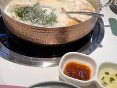 -洪氏嗨捞·广东猪肚鸡·椰子鸡火锅(西咸万象城店)