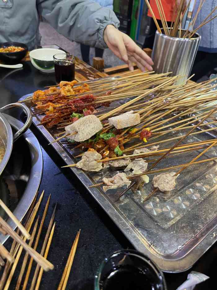 成都老王串串香(八一路店)-"成都老王,我就问你慌没慌[偷笑][偷笑].